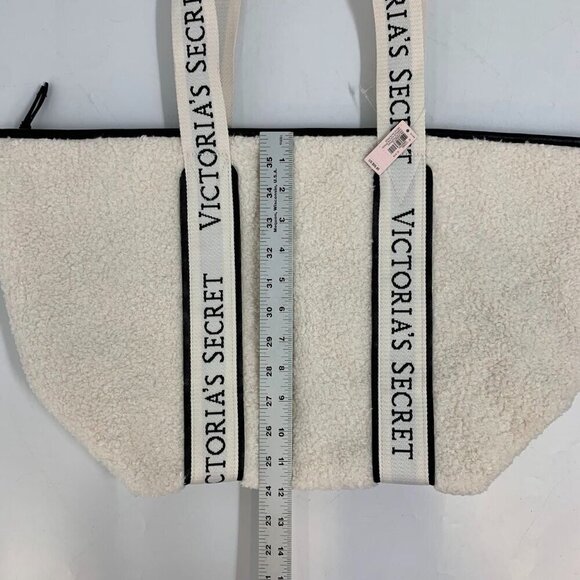 Victoria Secret Women's Fleece Zip Cozy Plush Tote‎ Bag NWT - Picture 14 of 15